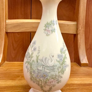 Lenox 1983 Mother&#39;s Day Limited Edition 24K Gold Trim Bud Flower Vase, Vintage Lenox Hand Painted Swan Bud Flower Vase
