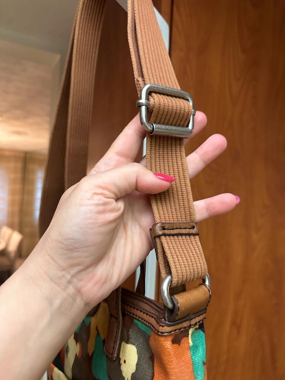 Vintage Floral Fossil Crossbody Bag: Leather & Ca… - image 4