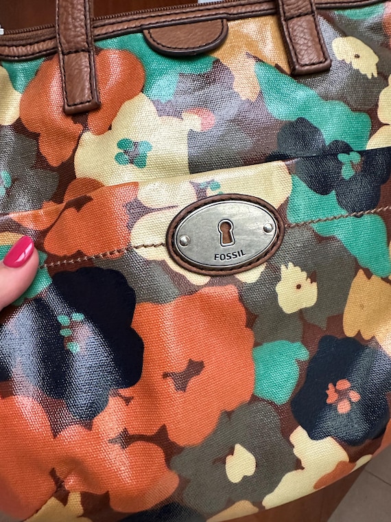 Vintage Floral Fossil Crossbody Bag: Leather & Ca… - image 2