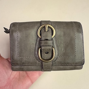 Cartera plegable vintage Coach de cuero gris con hebilla y broche