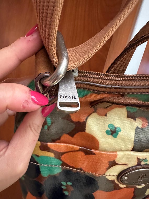 Vintage Floral Fossil Crossbody Bag: Leather & Ca… - image 3