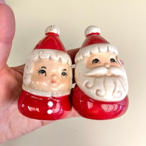 Ceramic Santa Claus And Mrs Claus Salt And Pepper Shakers Set