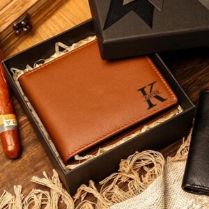 Personalized Leather Wallet,Groomsmen Wallet，Bring gift box wallet,Groomsmen Gifts , Custom Leather Wallets, Men's Wallets, Father Day Gift.