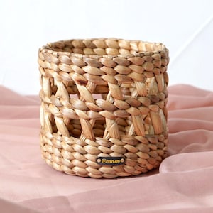 Organizador de escritorio de jacinto de agua tejido a mano: cesta de almacenamiento bohemia