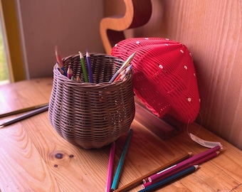 Contenitore a forma di fungo rosso intrecciato a mano / Contenitore in rattan sintetico