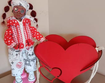 Muñeca artística hecha a mano Talia, pieza de colección de técnica mixta, cuerpo textil de 35 cm, pelo de cabra natural.