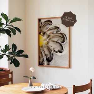 Sztuka ścienna Coastal Oyster z cytryną | Odważna sztuka kulinarna z nadmorskimi potrawami | Luksusowy nadruk z owocami morza w formie dekoracji kuchennego baru | Pobieranie cyfrowe w stylu marynistycznym