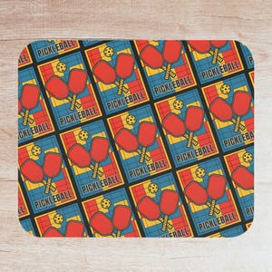 Retro Pickleball Mouse Pad – Vintage Style Paddle & Ball Pattern Desk Mat for Players, Cool Gift for Paddle Fans, Unique Gaming Accessory