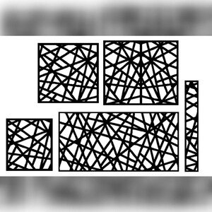Puede incluir: Paneles decorativos negros cortados con láser en varias formas geométricas. Los paneles presentan un patrón complejo de líneas que se cruzan, creando un diseño abstracto. El conjunto incluye piezas cuadradas, rectangulares y verticales.