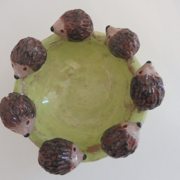 Getöpfertes handgeformtes Gefäß Keramik Igel  Schale Bowl Ton Steingut