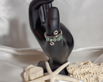 螺旋状のアベンチュリンとアマゾナイトのワイヤーラップリング