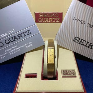Vintage 1990s Seiko Dainty Rectangular Ladies Gold Watch - Excellent Conditions - Full Set With 2 Original Box, Certificate and Instructions
