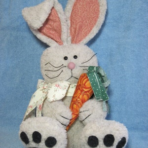 Rabbit pattern:  &quot;A Carrot for Me&quot; - #413