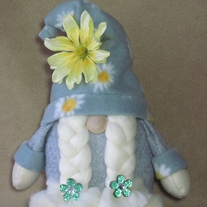 Gnome pattern:  &quot;Daisy Gnome&quot; - #677