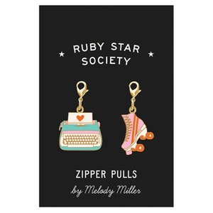 Ruby Star Society Zipper Charms Temporada 2 Variedad de conjuntos C. Typewriter-Skate