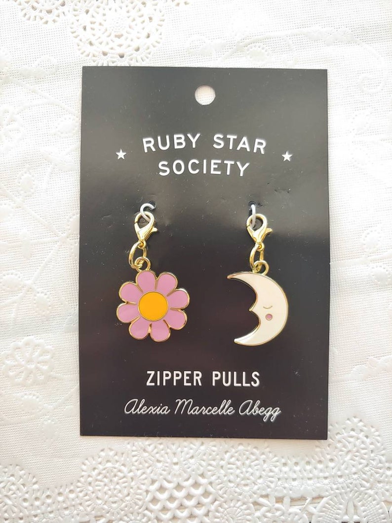 Ruby Star Society Zipper Charms Temporada 2 Variedad de conjuntos A. Flower and Moon