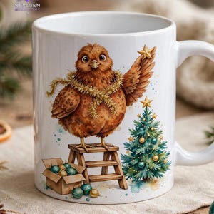 PNG de gallina navideña – Gallina de acuarela en una escalera decorando un mini árbol, clipart de sublimación de árbol de Navidad estilo granja, descarga digital imagen 3