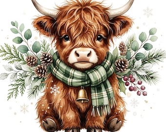 Puede incluir: Un ternero Highland marrón y peludo que lleva una bufanda de cuadros verdes y blancos con una pequeña campana dorada. El ternero está rodeado de ramas de pino, piñas, hojas de eucalipto, bayas rojas y copos de nieve blancos.