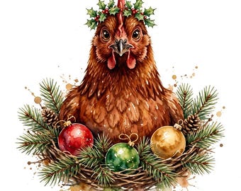 Puede incluir: Una ilustración de una gallina marrón con una corona de acebo y bayas en la cabeza, anidada en ramas de pino con adornos esféricos rojos, verdes y dorados y piñas, sobre un fondo blanco liso.