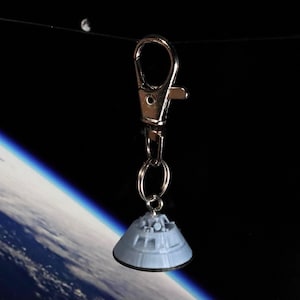 NASA's Orion Crew Modul 3D gedruckter Schlüsselanhänger mit drehbarem Lanyard Haken