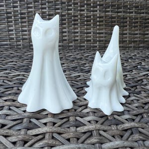Resin Ghost Cat Halloween Figurines: Spooky Handmade Resin Decor