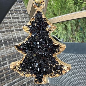 Kerstboomornament van hars: geode-effect met parel, woondecoratie en gezellig cadeau