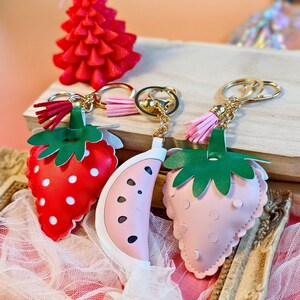 Obst Taschenanhänger | PU-Leder Erdbeere Keychain Geschenk für sie | Wassermelone Geldbörse Charme, niedliches Accessoire für Frauen, Sommer-Stil