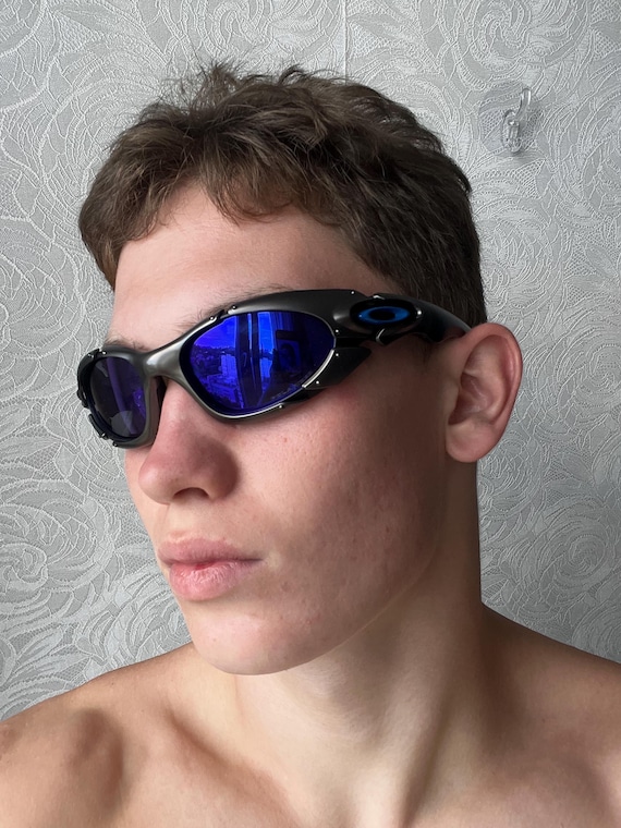 Vintage Oakley Plate Sunglasses: Polarized Dark Blue Lens, Cyber