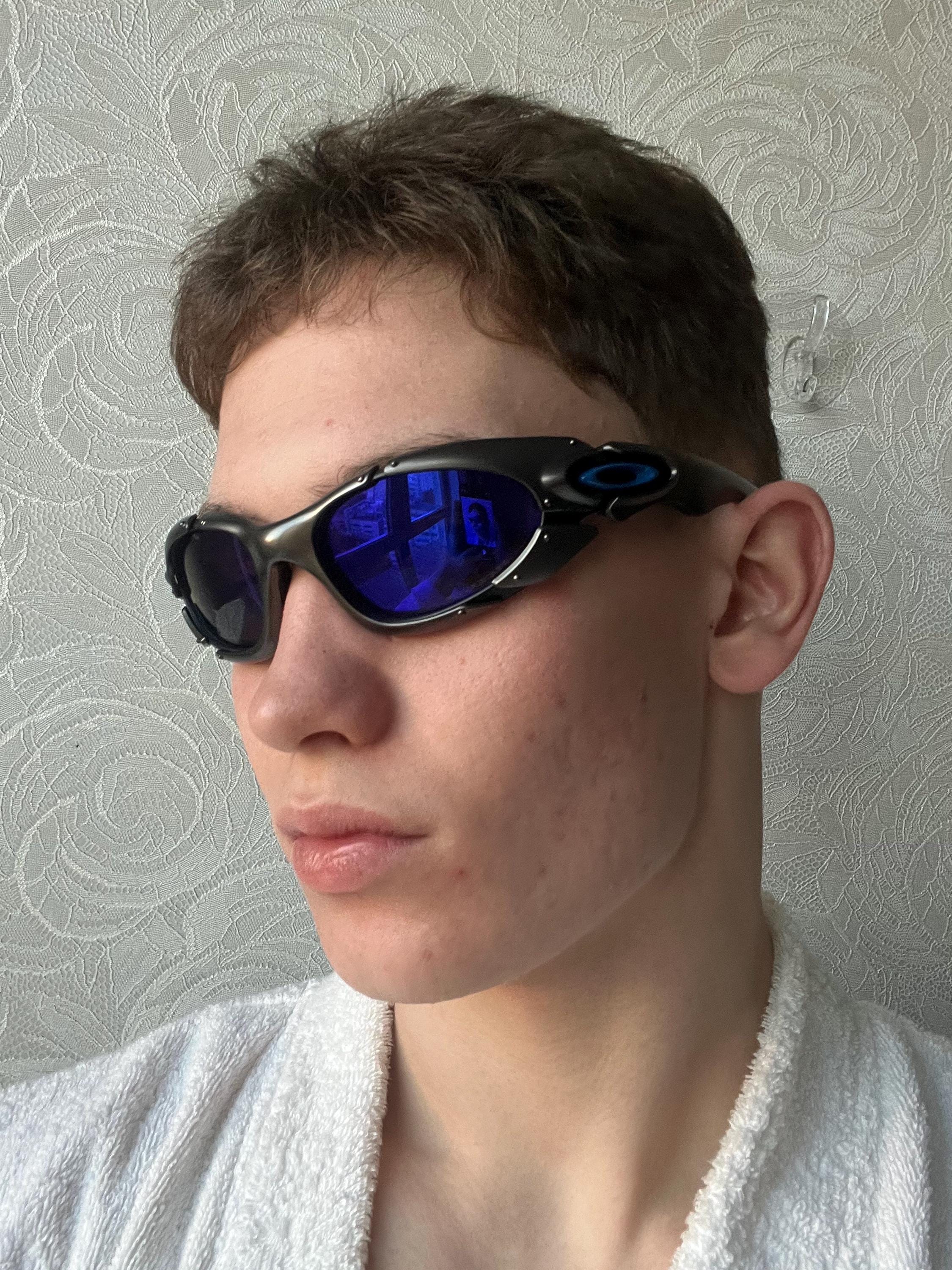 Vintage Oakley Plate Polarized Sunglasses - Black Frames - Purple