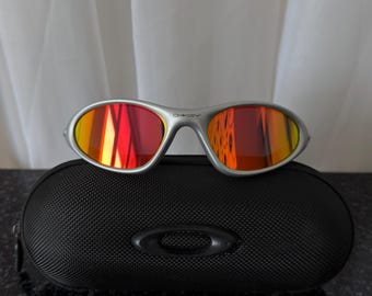 Oakley Minute 1.0 Sunglasess Silver Frames/ Fire red  Lenses - Vintage 90s Cycling Running Gorpcore Outdoor Eyewear Y2K