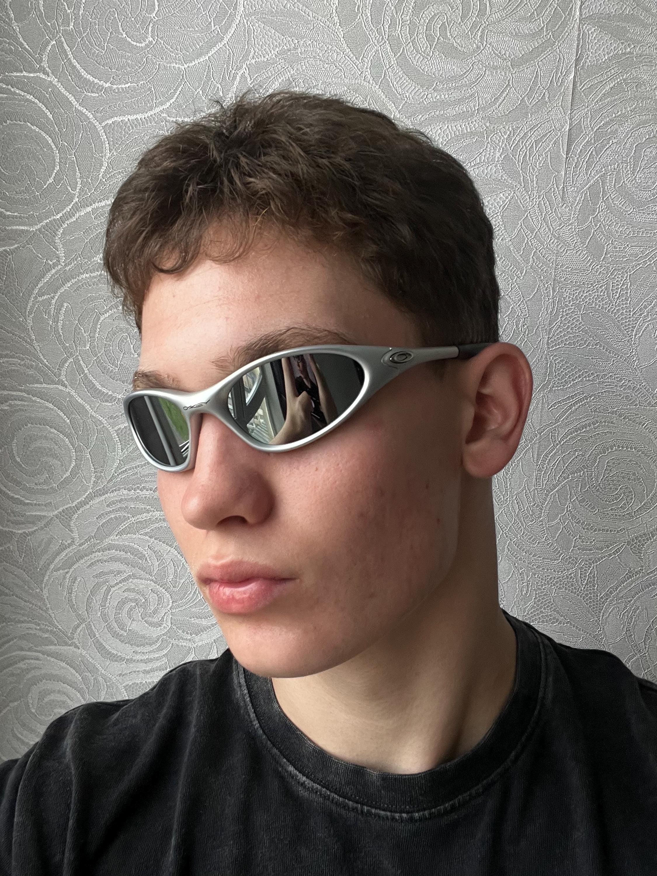 希少　オークリー　OAKLEY　ミニッツ　Minute　サングラス　ホワイト 希少オークリーOAKLEYミニッツMinuteサングラスホワイト