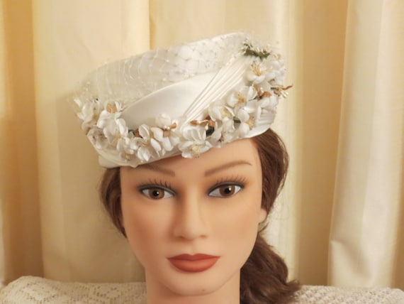 Vintage Handmade 50s Ivory Wedding Flower Pillbox