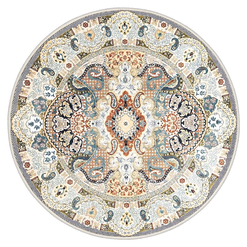 Puede incluir: Alfombra redonda con un dise&ntilde;o ornamental y tradicional. La alfombra presenta un medall&oacute;n central en tonos beige, &oacute;xido y azul, rodeado de intrincados patrones florales y de cachemira. El borde es azul oscuro con un dise&ntilde;o geom&eacute;trico repetitivo.