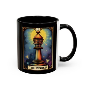 Caneca de café com detalhes de bispo de xadrez e tarô, novidade única, presente de chá para amantes de cartas de tarô e xadrez, opções de caneca de 11 onças e 15 onças