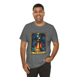 Camiseta unisex con peón de ajedrez y tarot, camiseta de juego de mesa, camiseta mística de manga corta, camiseta de cartas del tarot, camiseta de ajedrez