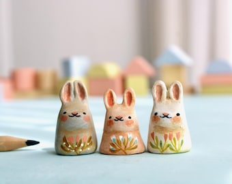 3 cm gliniana miniatura króliczka - oryginalna gliniana mała sztuka - jedyna w swoim rodzaju ręcznie rzeźbiona miniatura