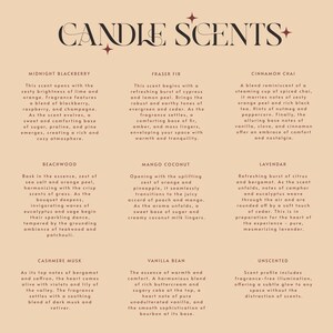 Pu&ograve; includere: Uno sfondo beige con un titolo nero "CANDLE SCENTS+" e una griglia di 10 descrizioni di fragranze per candele. Ogni descrizione include il nome della fragranza e una breve descrizione delle note olfattive.