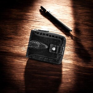 Cartera de piel de vaca para hombre: piel auténtica con estampado de cocodrilo, ranuras para tarjetas de gran capacidad