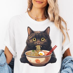 Funny Ramen Cat T-Shirt - Cute Black Cat Eating Noodles - Kawaii Foodie Cat Shirt - Japanese Ramen Lover Gift - Cat Mom & Dad Tee