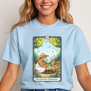 Camiseta engraçada de mãe jardineira, carta de tarô da terapeuta de jardim - camiseta da mamãe ursa, presente de dia das mães para amantes de plantas