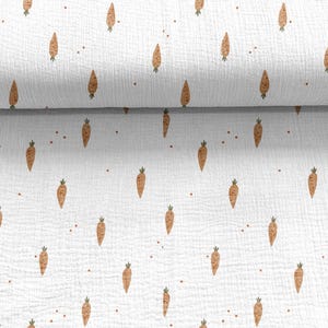 Könnte beinhalten: Weißer Stoff mit einem sich wiederholenden Muster aus orangefarbenen Karotten. Der Stoff hat eine subtile Textur.