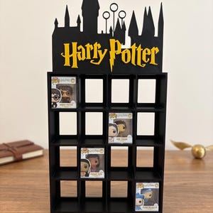 Présentoir Bitty Pop Harry Potter - Support pour 16 figurines du monde des sorciers de Poudlard - Étagère de collection avec logo HP en 3D - Cadeau pour les fans de magie