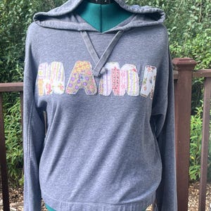 Medium Mama Pullover Hoodie – Upcycled Cottagecore Vintage Quilt Appliqué, One-of-a-Kind Embroidered Sweatshirt, Gift for Mom or Grandma