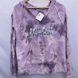 Medium Mama Pullover Hoodie – Upcycled Cottagecore Vintage Quilt Appliqué, One-of-a-Kind Embroidered Sweatshirt, Gift for Mom or Grandma