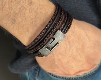 Regali di gioielli per papà | Braccialetti e collane incisi per papà