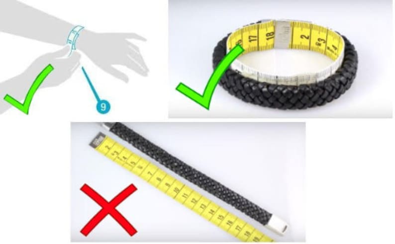K&ouml;nnte beinhalten: Ein schwarzes Lederarmband mit geflochtenem Design. Das Armband wird mit einem gelben Ma&szlig;band gemessen. Das Ma&szlig;band zeigt 17 und 18 Zoll an. Das Bild zeigt die richtige Art, ein Armband zu messen.