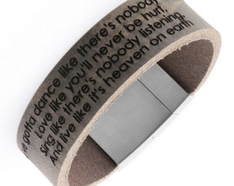Bracelet en cuir avec nom ou texte- Bracelets en cuir pour hommes ou femmes - Bracelets en cuir gravé - Bracelets personnalisés