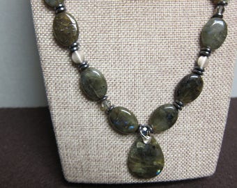 Labradoriet Edelsteen ketting met hanger Chunky Beaded Wire wrap zilver