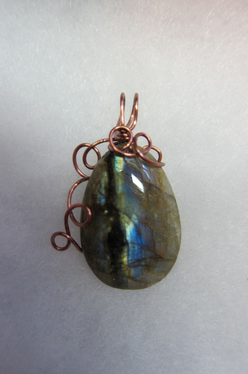 Labradorite, gemstone wire wrap pendant copper color non tarnish wire wire wrap jewelry afbeelding 1