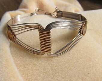 Pulsera Infinity, brazalete tipo brazalete con envoltura de alambre relleno de oro de 14 quilates y acero inoxidable 925, estilo egipcio llamativo
